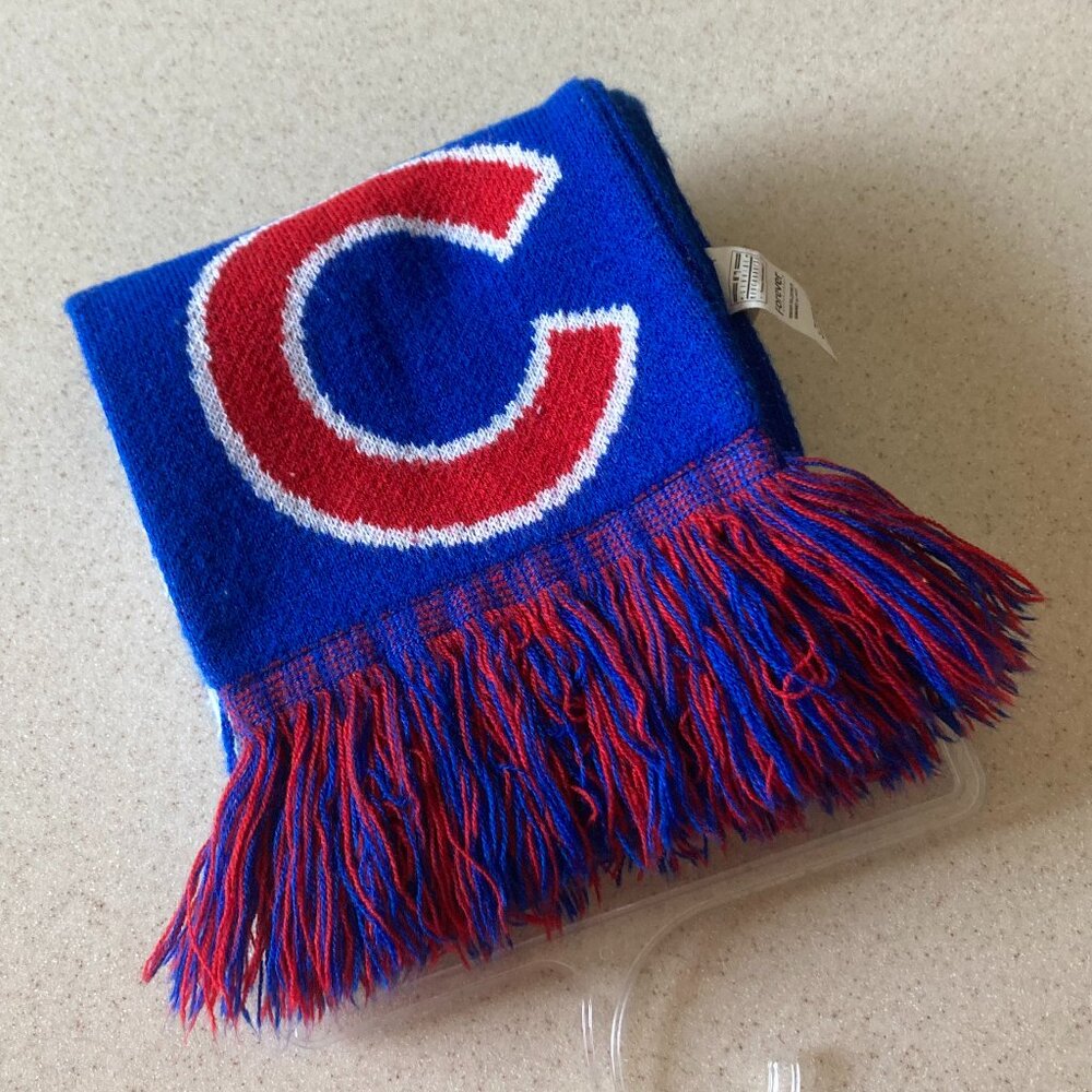 Chicago Cubs Knit Scarf NWOT Unisex Item
